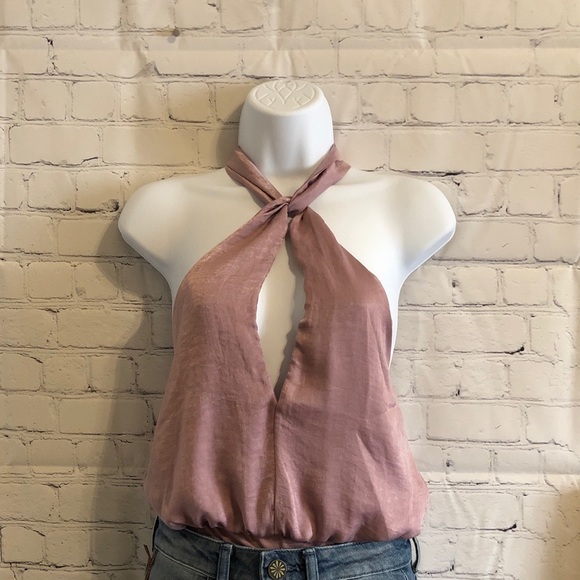 Lulus Tops - NWT Lulu’s Halter Bodysuit